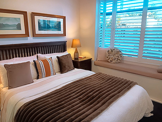 King room bed