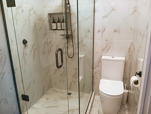 King room shower
