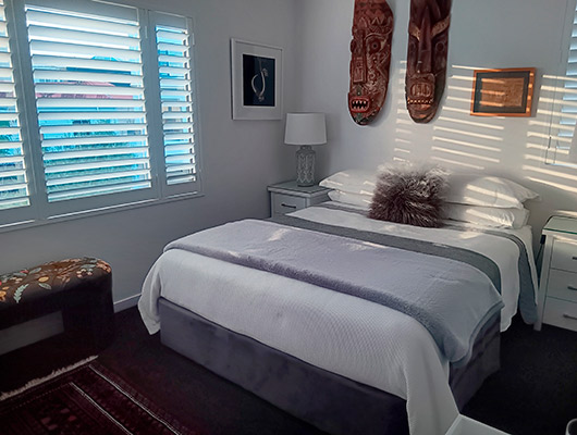 Queen room bed