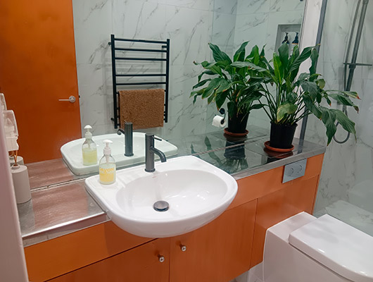 Queen room vanity